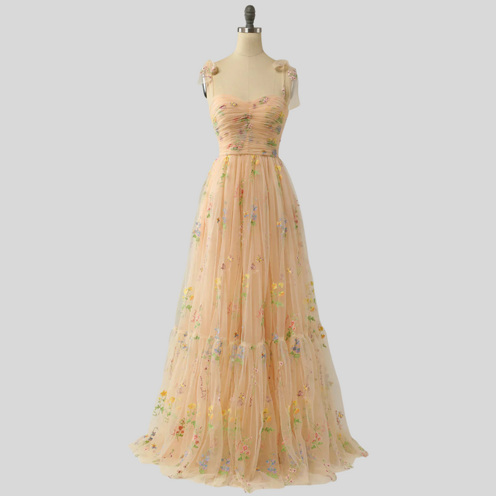 Robe de bal élégante en tulle brodé