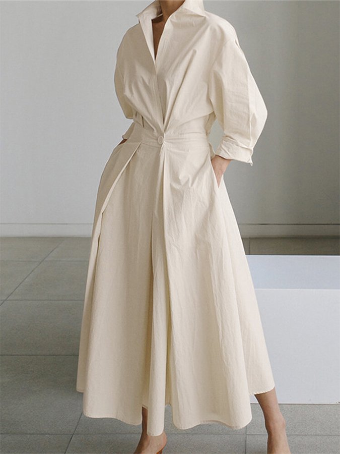 Élégante robe longue vintage avec encolure classique