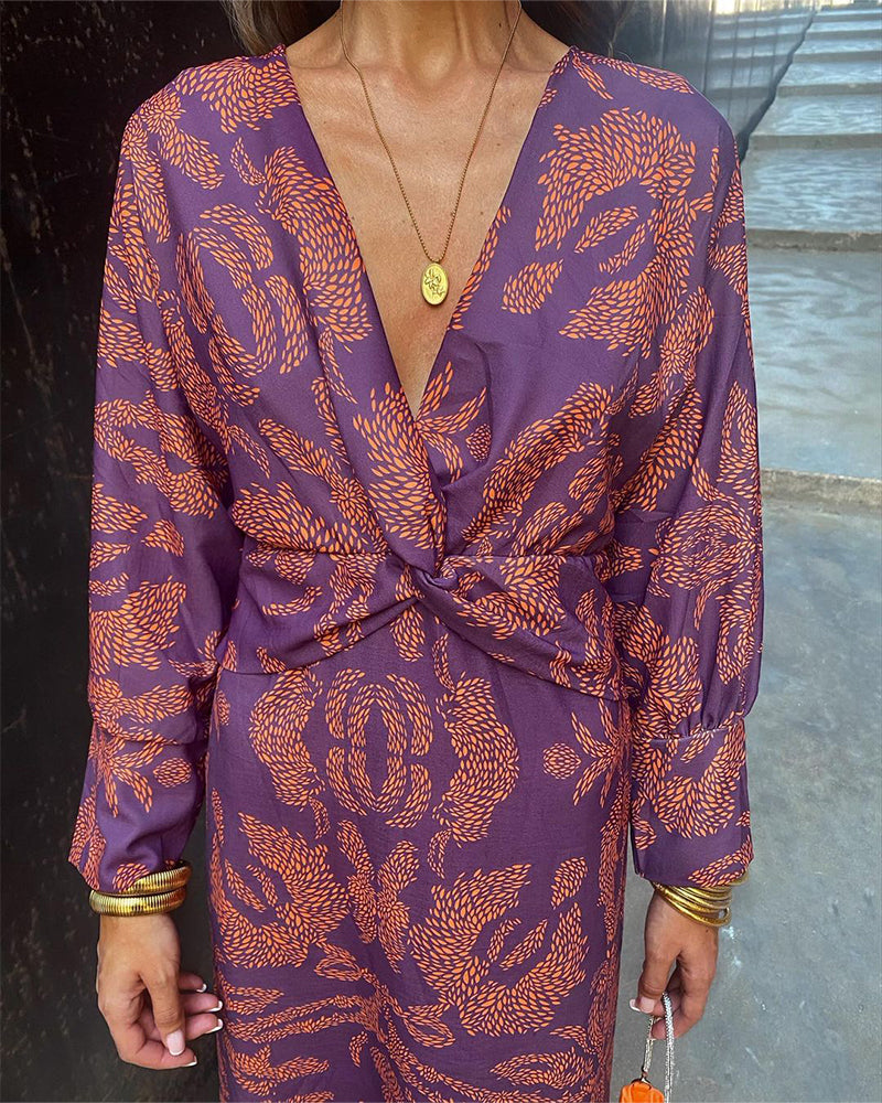Robe midi imprimée avec nœud sur le devant et décolleté en V profond