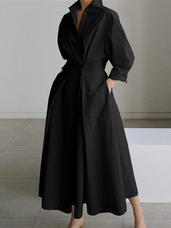 Élégante robe longue vintage avec encolure classique