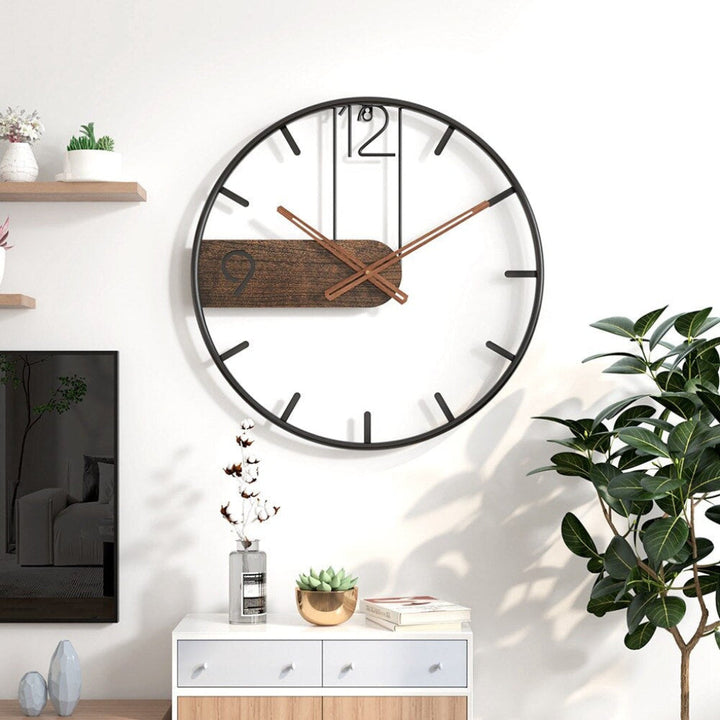 Horloge murale moderne en acier et noyer