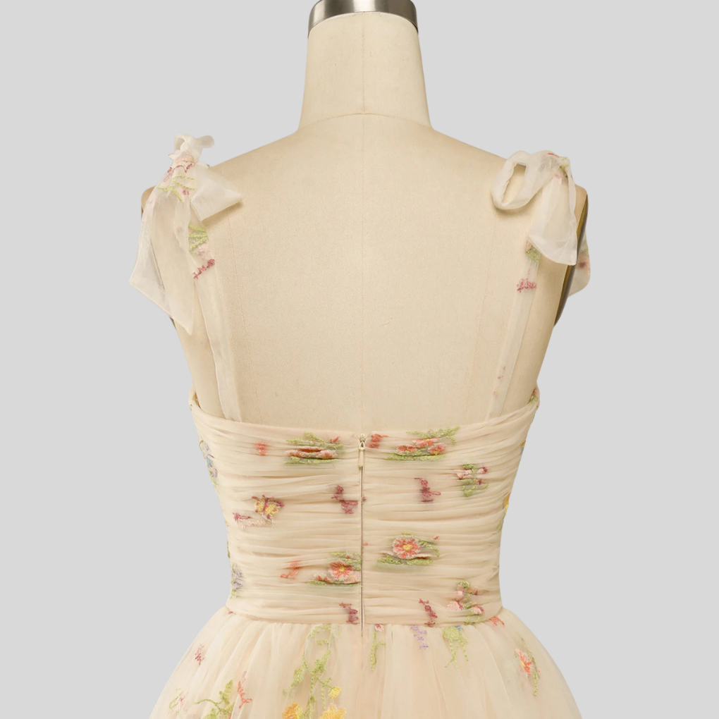 Robe de bal élégante en tulle brodé