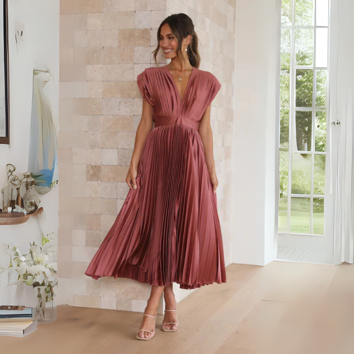 Robe longue fluide plissée à col en V