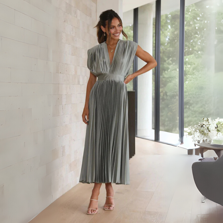 Robe longue fluide plissée à col en V