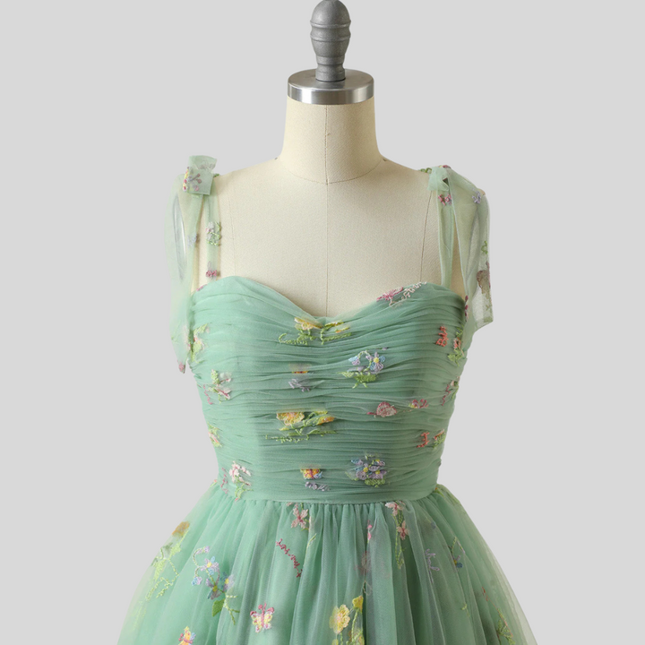 Robe de bal élégante en tulle brodé