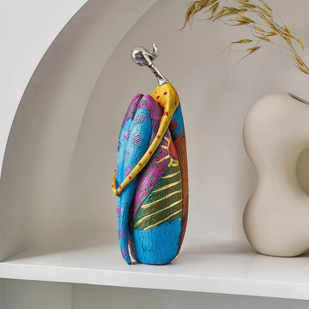 Sculpture en résine artistique moderne et abstraite d'une femme
