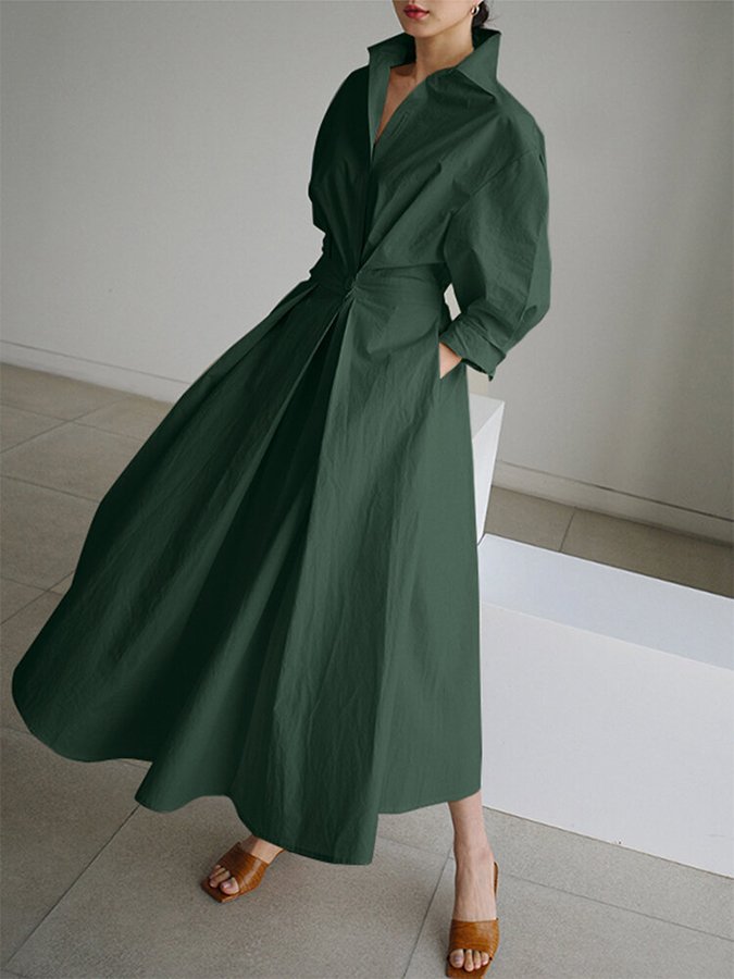 Élégante robe longue vintage avec encolure classique