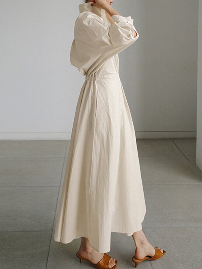 Élégante robe longue vintage avec encolure classique