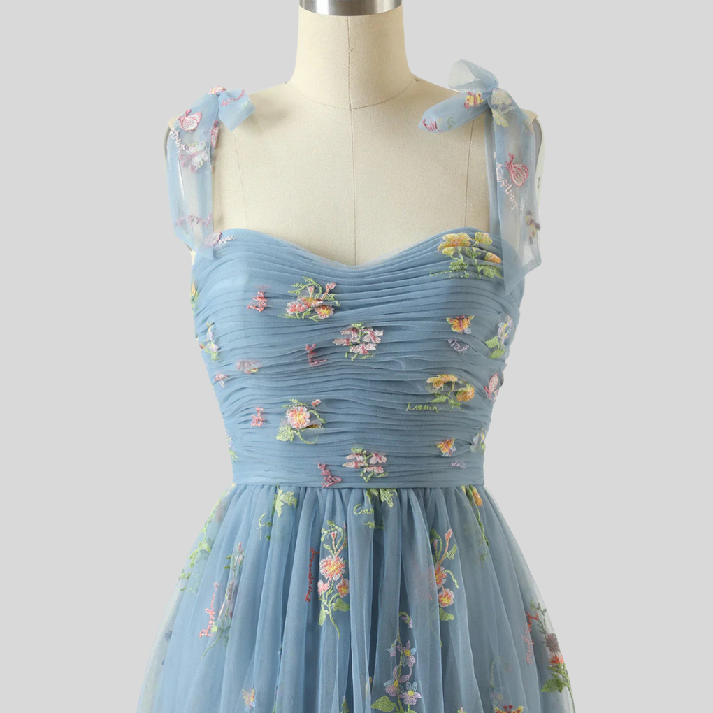 Robe de bal élégante en tulle brodé