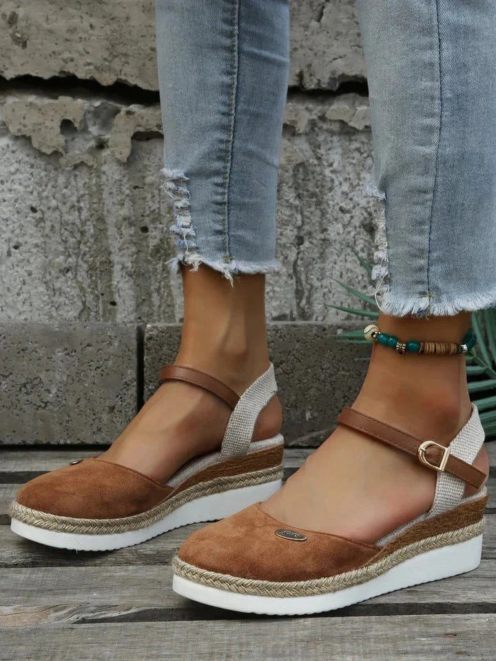 Orthopedische Trendy Sandale Orthopedic sandales à la mode