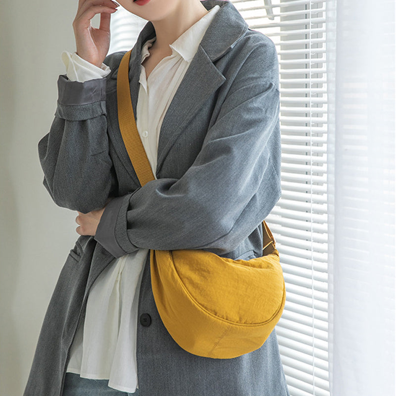 Tegan – Sac à bandoulière incurvé mince