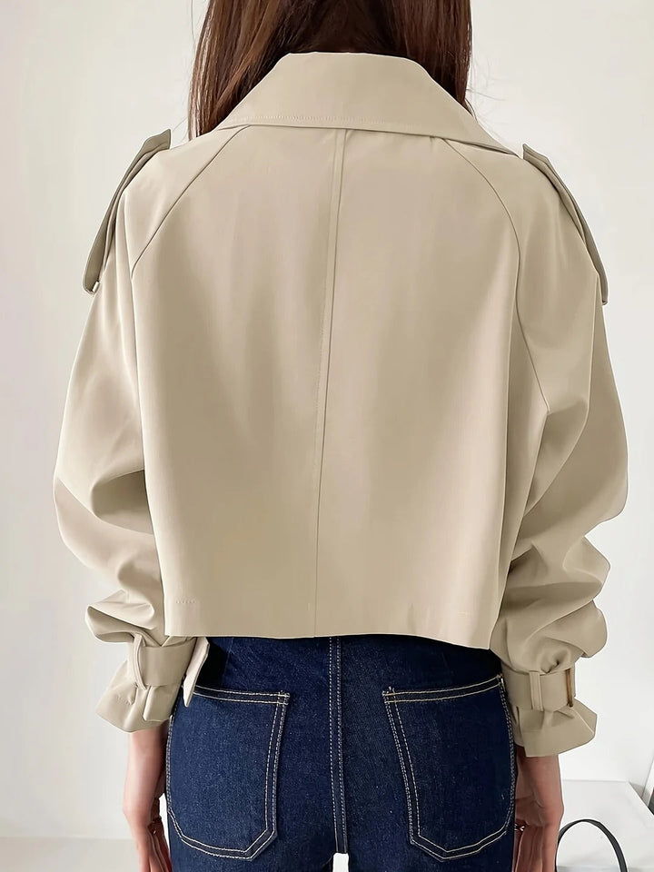 Trench-coat court décontracté, style sans effort pour les superpositions quotidiennes