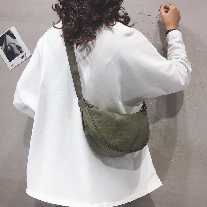 Tegan – Sac à bandoulière incurvé mince