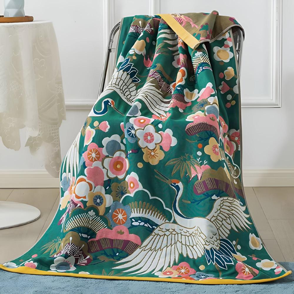 Serviette de bain à motif de grues et de fleurs luxuriantes