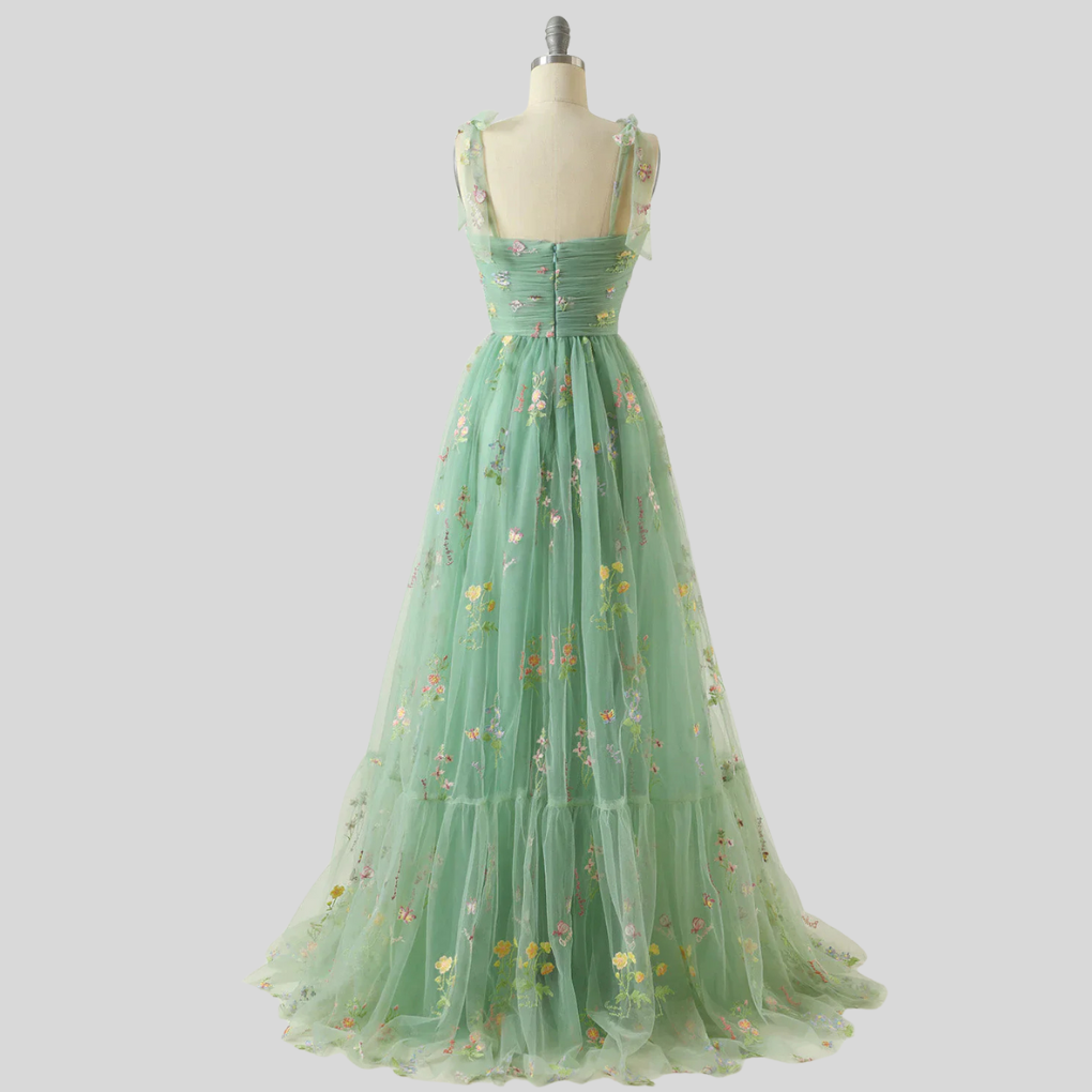Robe de bal élégante en tulle brodé