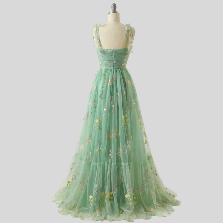 Robe de bal élégante en tulle brodé