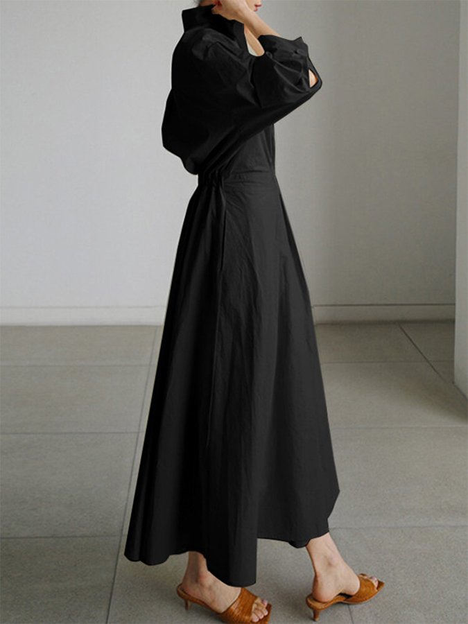 Élégante robe longue vintage avec encolure classique