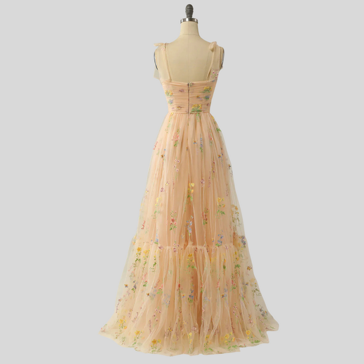 Robe de bal élégante en tulle brodé