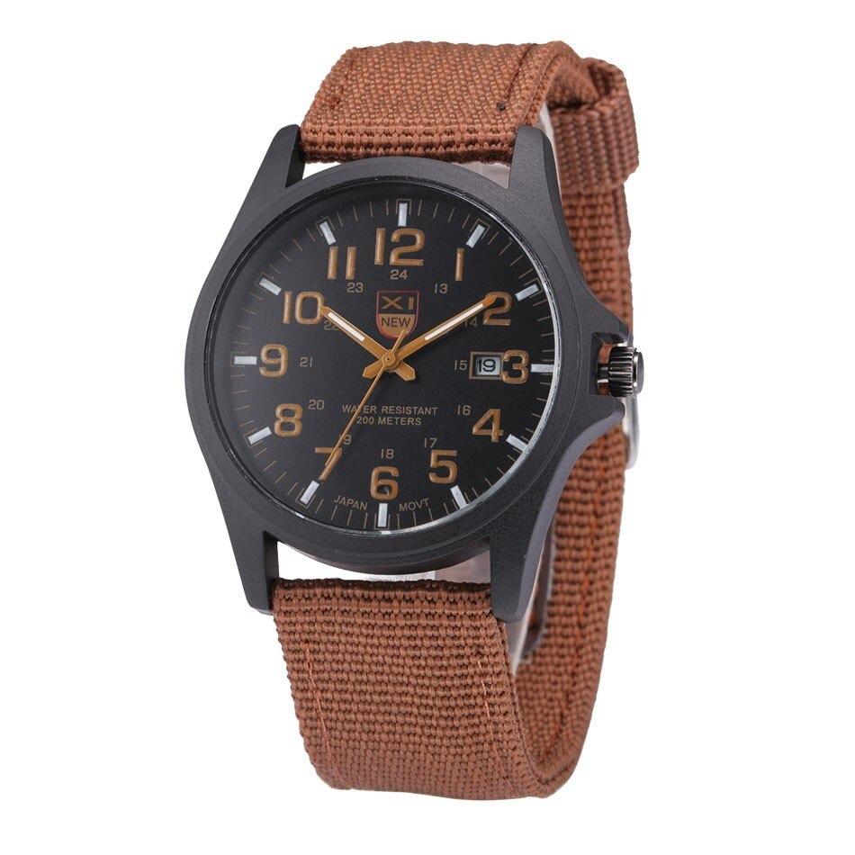 Montre robuste de style militaire avec cadran éclairé