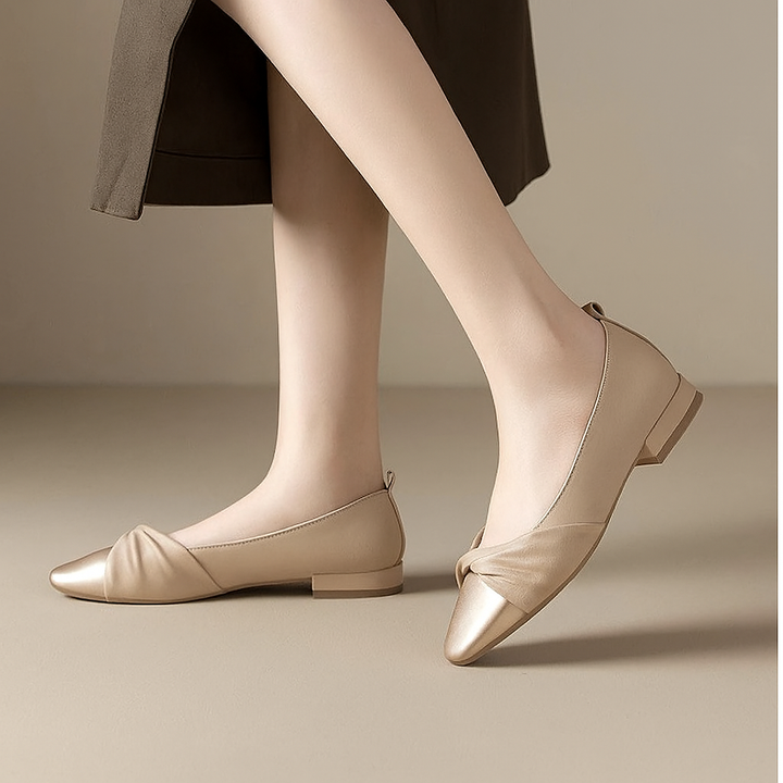Chaussures à talons bas et bout pointu en cuir souple pour femmes