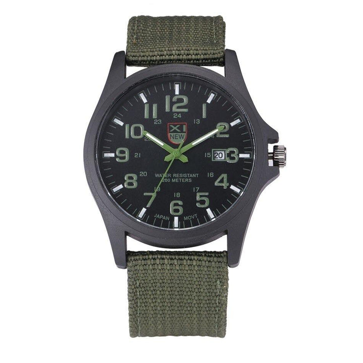 Montre robuste de style militaire avec cadran éclairé