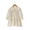 Robe enfant avec col en dentelle et manches longues