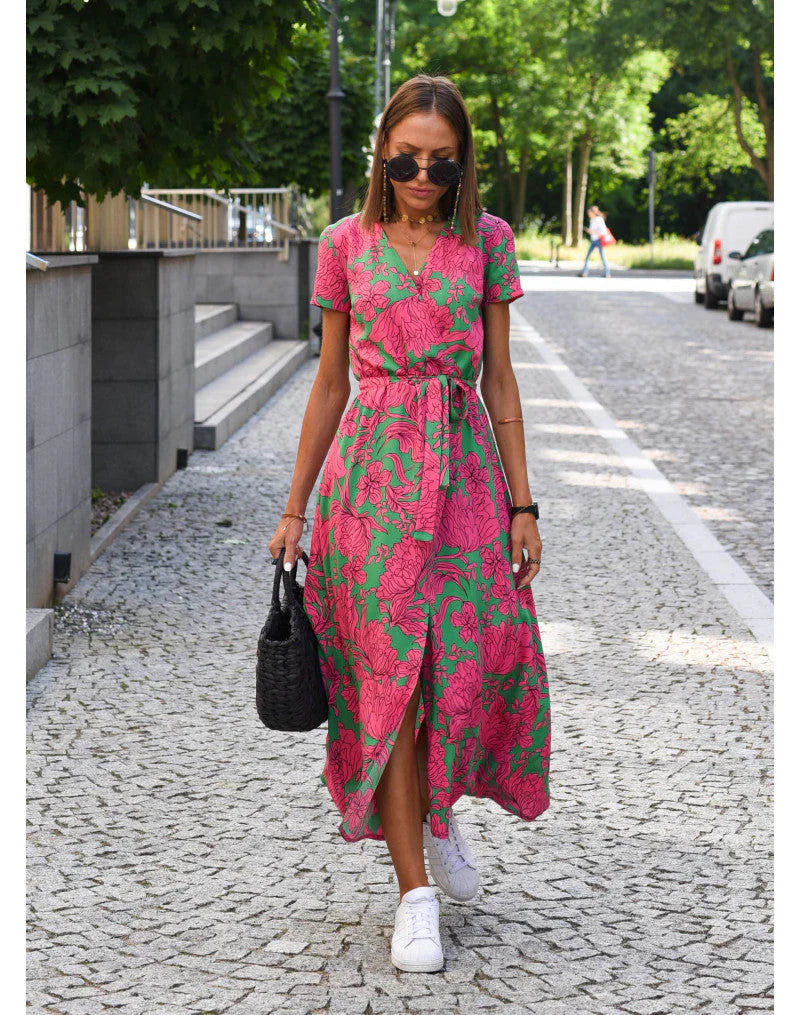 Robe longue d'été fleurie avec élégant décolleté en V