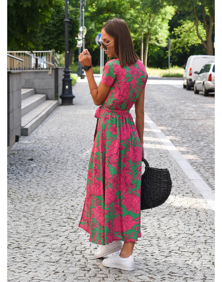 Robe longue d'été fleurie avec élégant décolleté en V