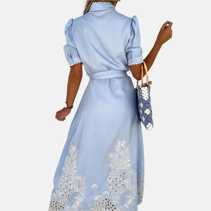 Robe bleue brodée pour femme avec détails élégants