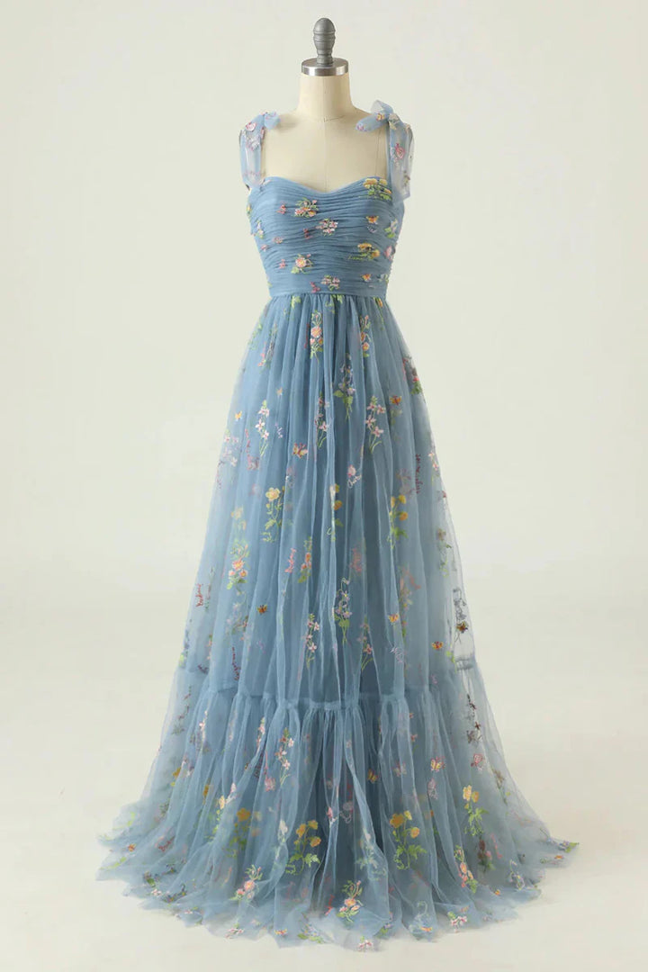 Robe de bal en tulle brodé