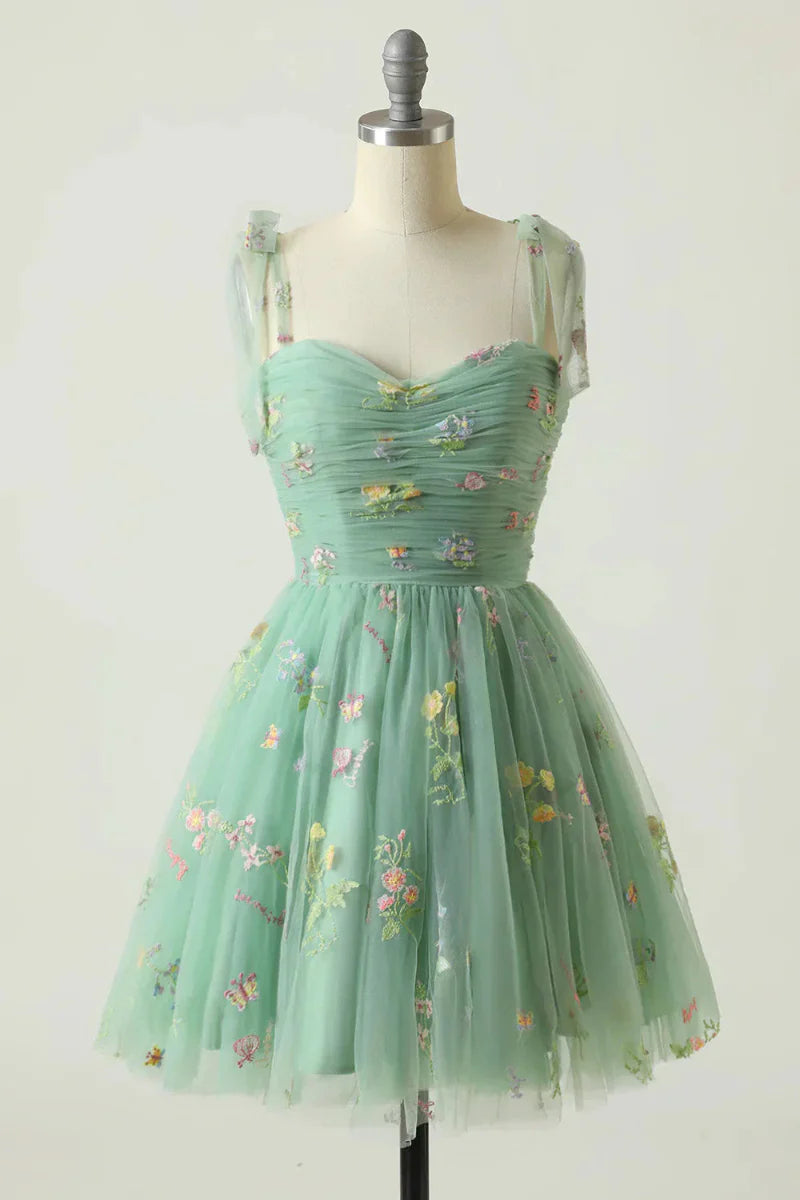 Robe de bal en tulle brodé