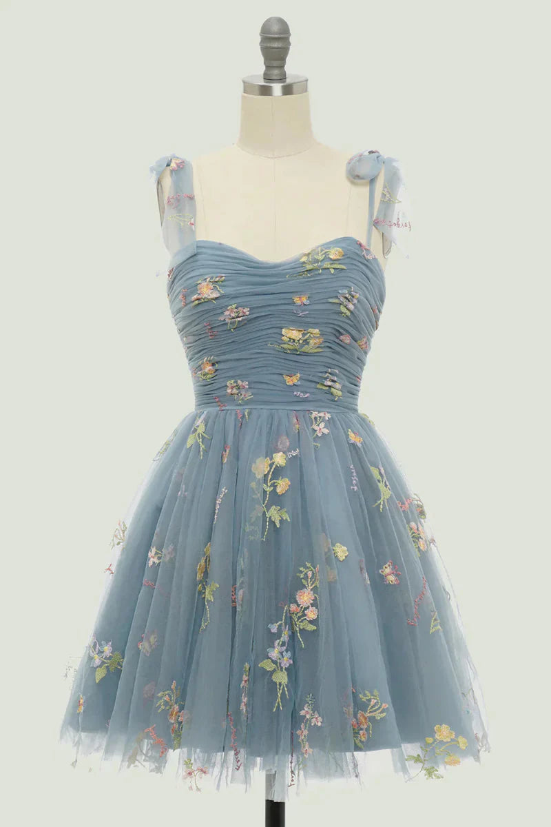 Robe de bal en tulle brodé