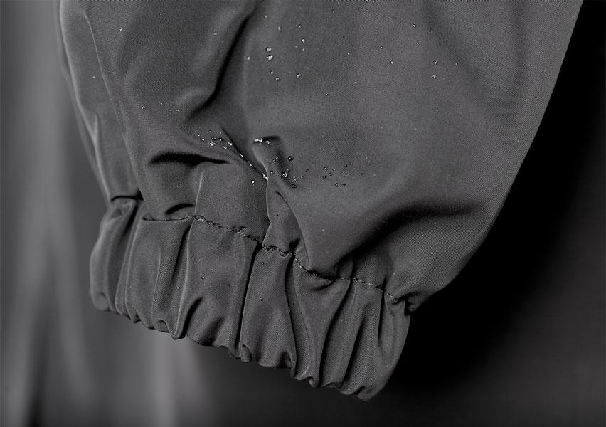 Trench-coat imperméable oversize pour femme : Élégance et protection pour la mi-saison