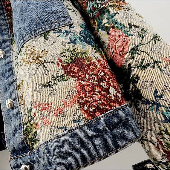 Veste en jean fleurie pour femmes : élégance printanière et confort au quotidien