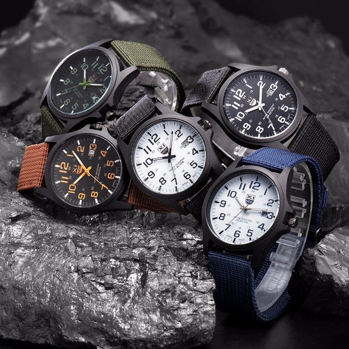 Montre robuste de style militaire avec cadran éclairé
