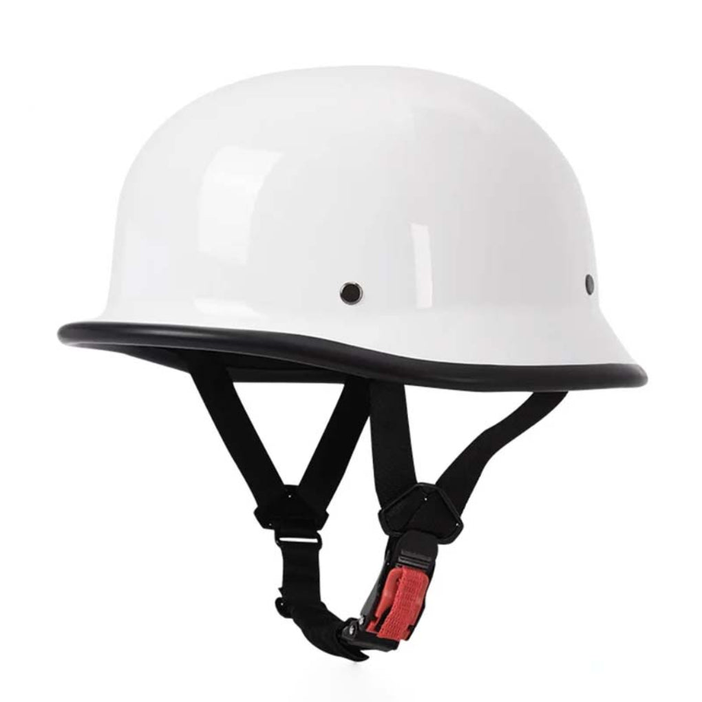 "Schwarzer Vintage Halbschalen-Motorradhelm mit glänzender Oberfläche und modernem Schutz für Street-Style-Enthusiasten."