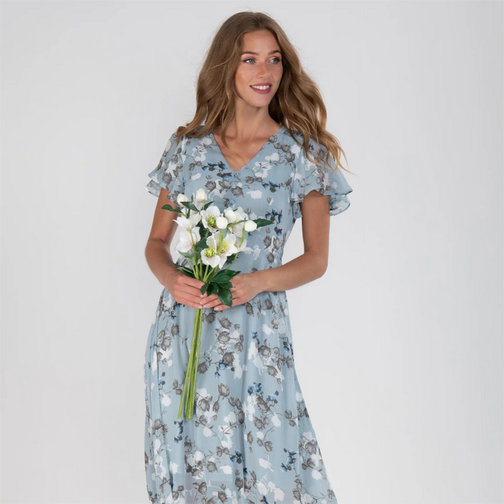 Robe longue à manches papillon et motif floral : Élégance et confort pour l'été
