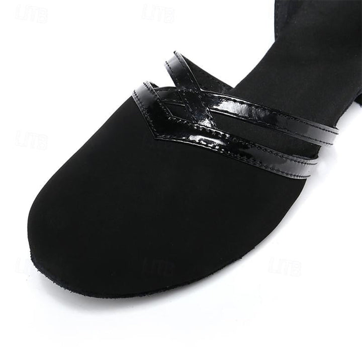 Chaussures de danse latine pour filles sur la piste de danse